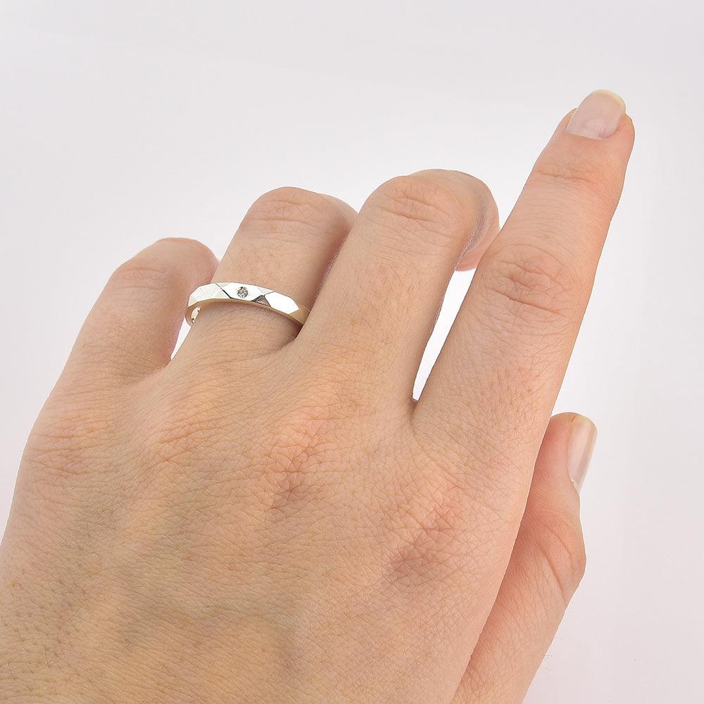 Aliança Facetada de Prata com Pedra Cód 8617 - Volpi Joias