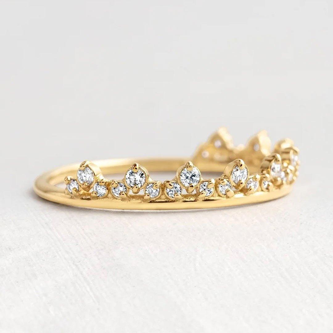 Meia Aliança em Ouro The Crown - Volpi Joias