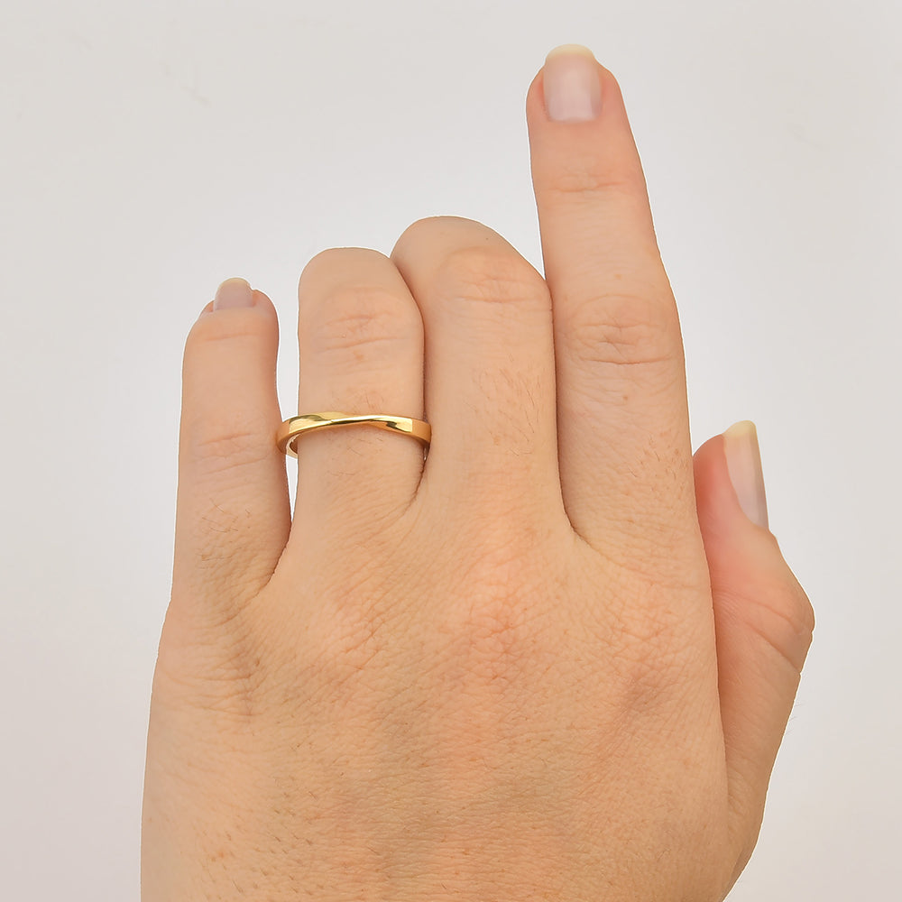 Aliança de Ouro para Noivado e Casamento Torcida de 2,7mm