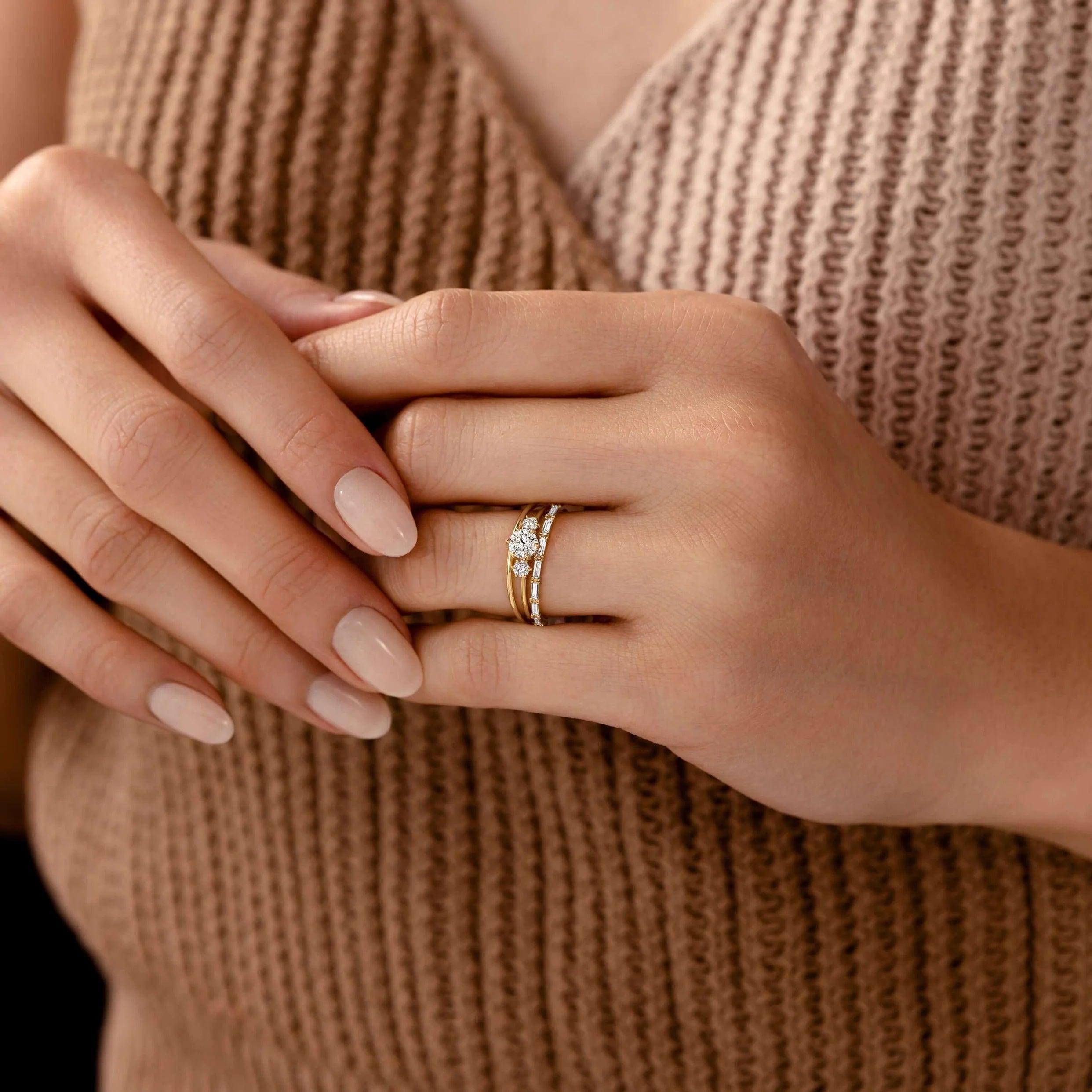 Aparador e Meia Aliança Baguete - Volpi Joias