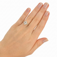 Anel de Noivado com Moissanite Oval de 1.5ct Pluma