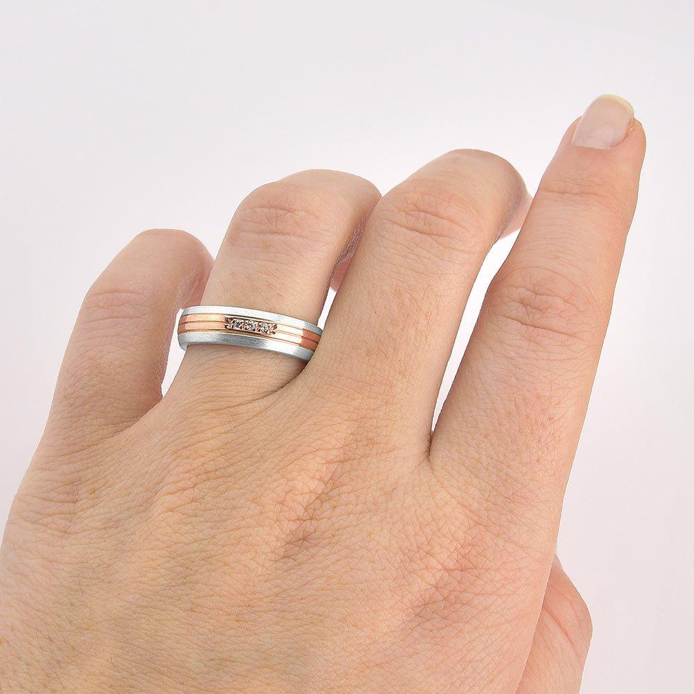 Alianças de Prata com Ouro Rosê 10k centro - Volpi Joias