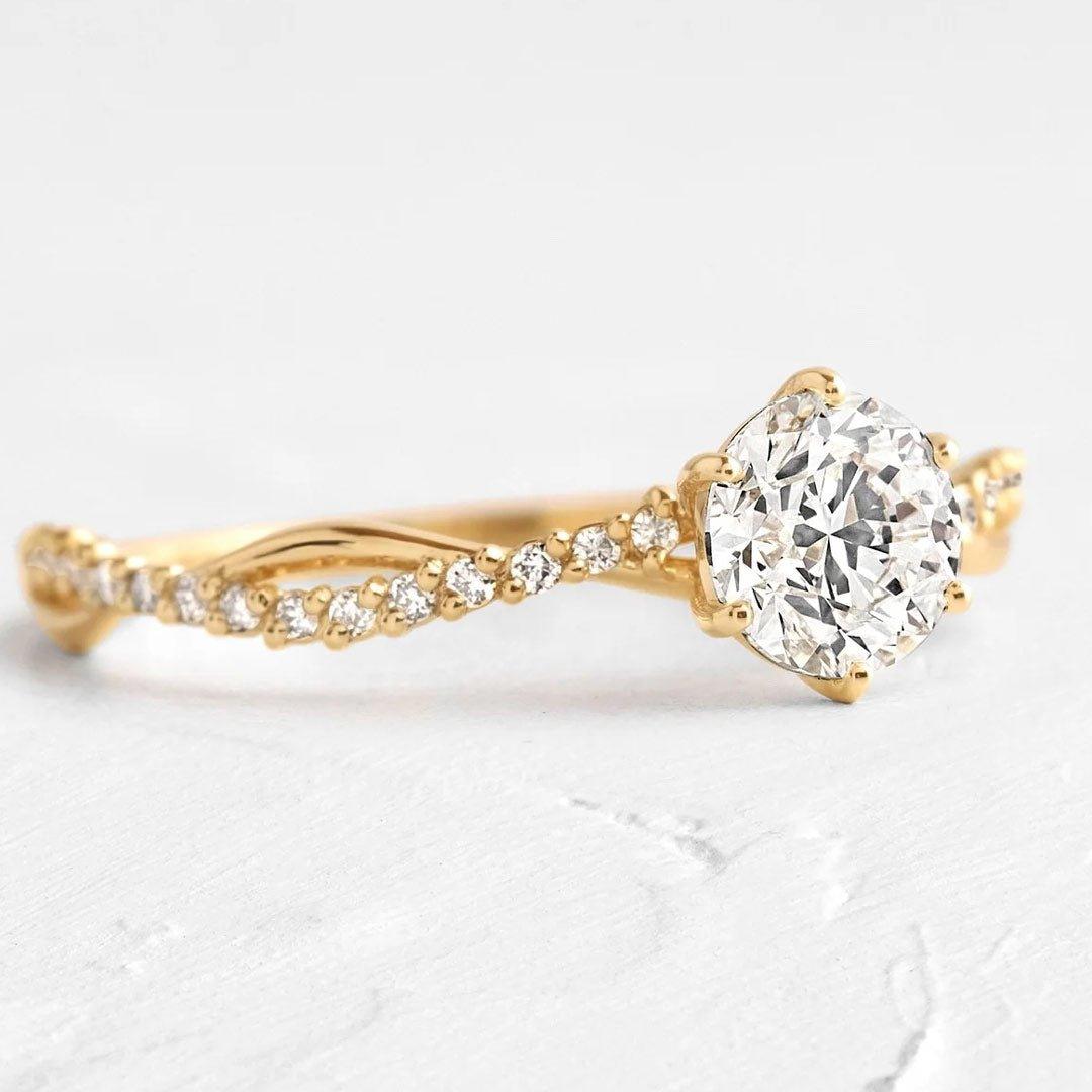 Anel Trançado de Ouro com Pedra de 50pts - Volpi Joias