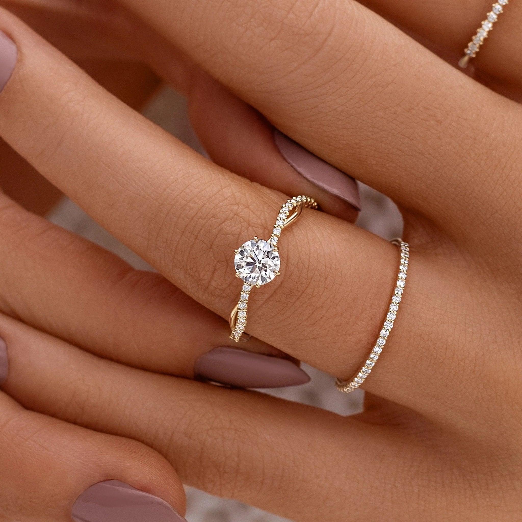 Anel Trançado de Ouro com Pedra de 50pts - Volpi Joias