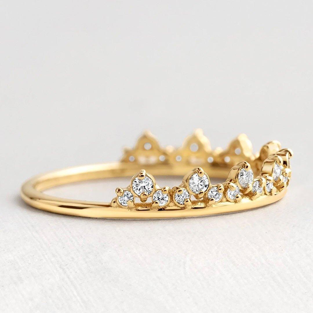 Meia Aliança em Ouro The Crown - Volpi Joias